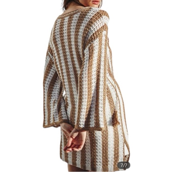 157. Women’s Tan/Cream Stripe Tassel Knit Tunic NWT - Picture 4 of 4
